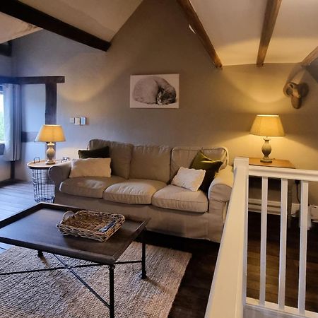 The Threshing Barn At Penrhos Court Villa Kington  Kamer foto
